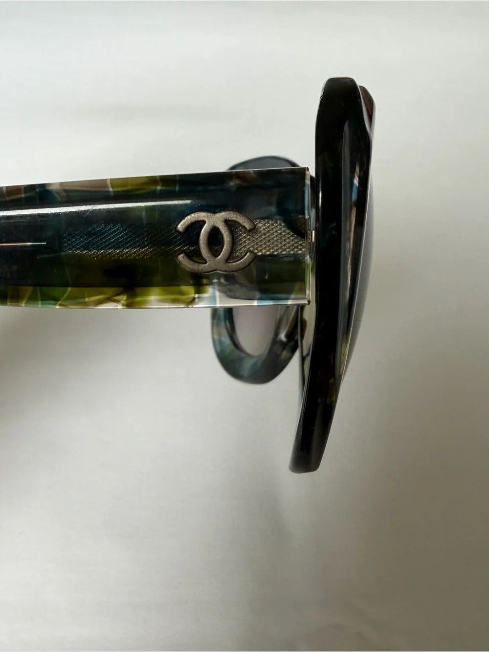Women’s Oversized Green Patterned Sunglasses with hard case